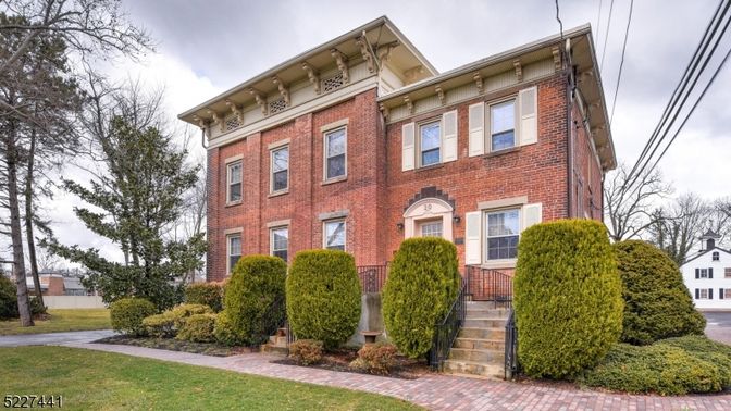 Exterior, Facade, Brick Facade, Georgian