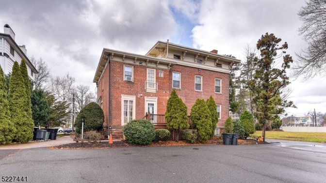 Exterior, Facade, Brick Facade, Georgian