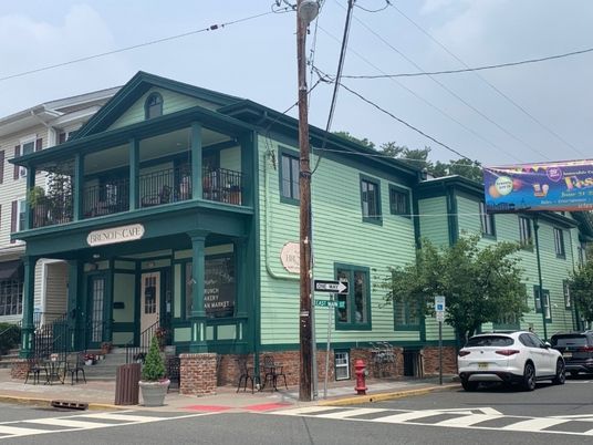 Exterior, Facade, Queen Anne Victorian