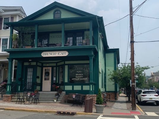 Exterior, Facade, Queen Anne Victorian