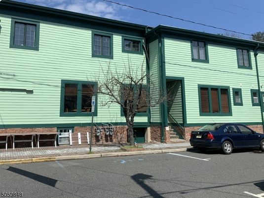 Exterior, Facade, Rowhouse