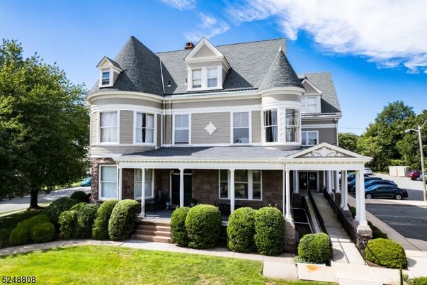 Exterior, Facade, Queen Anne Victorian