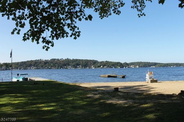 Exterior, Lake