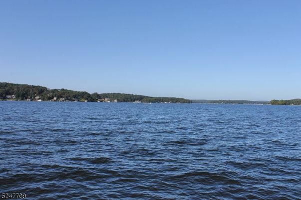 Exterior, Lake
