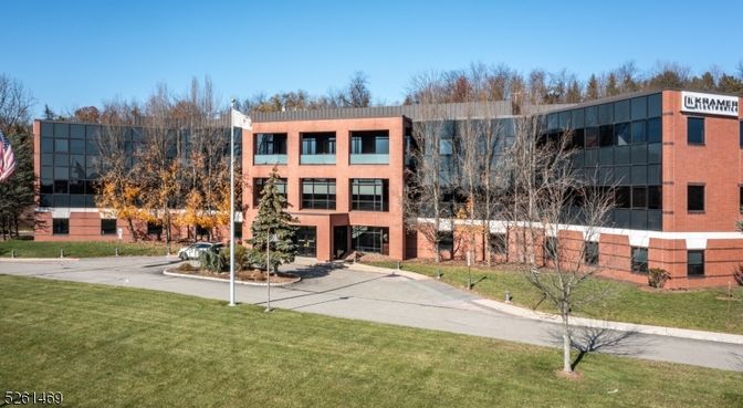 Backyard, Exterior, Facade, Brick Facade, Modern