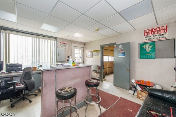 Home Office, Interior