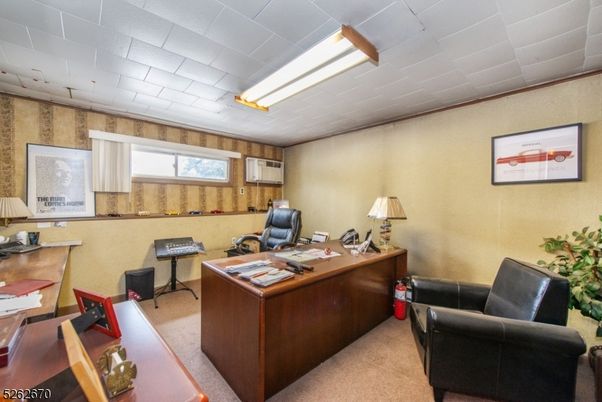 Home Office, Interior