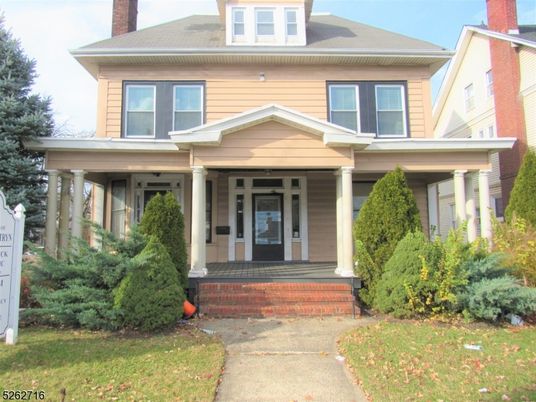 Exterior, Facade, American Foursquare