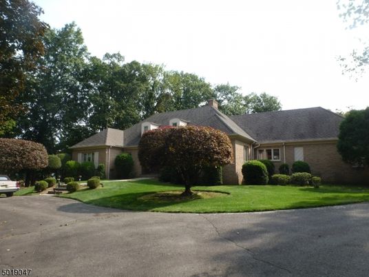 Exterior, Facade, Brick Facade, Ranch