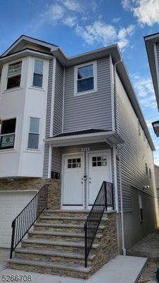 Attached, Exterior, Facade, Rowhouse