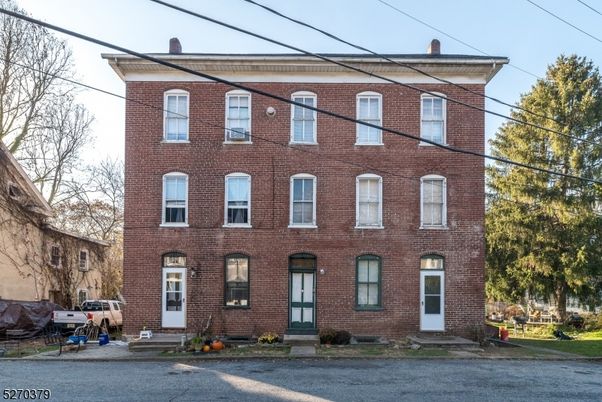 Exterior, Facade, Brick Facade, Georgian