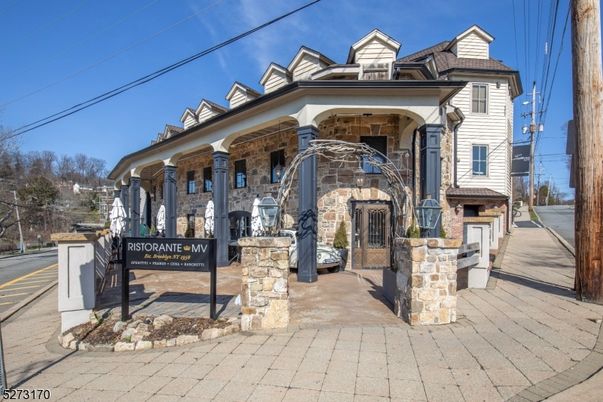 Exterior, Facade, Queen Anne Victorian