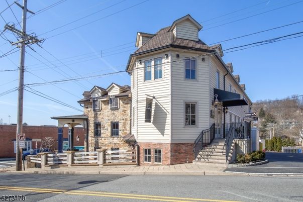 Exterior, Facade, Brick Facade, Queen Anne Victorian