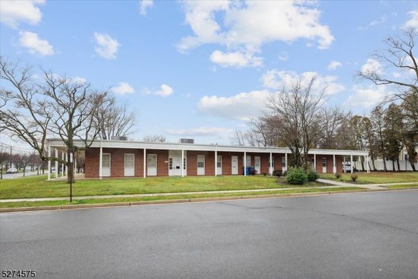 Exterior, Facade, Brick Facade, Ranch