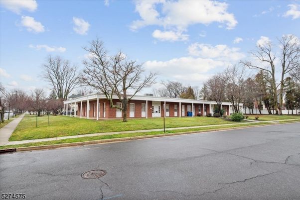 Exterior, Facade, Brick Facade, Ranch