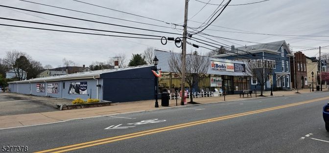 Exterior, Facade, None