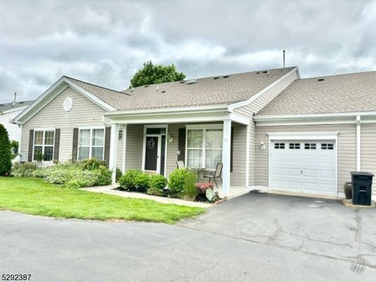 Attached, Exterior, Facade, Ranch