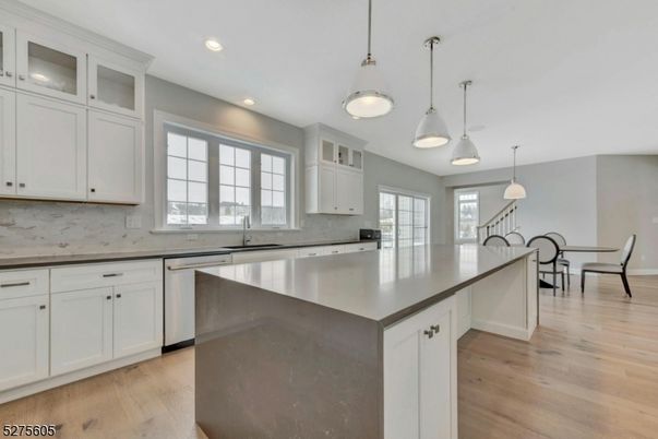 Dining room, Interior, Kitchen, Pendant Lights, Recessed Lighting, Wood Texture Flooring