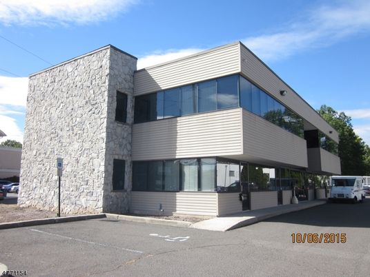 Exterior, Facade, Modern
