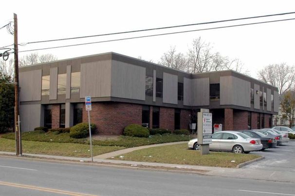 Exterior, Facade, Brick Facade, Raised Ranch