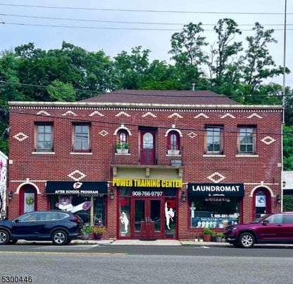 Exterior, Facade, Brick Facade, Rowhouse
