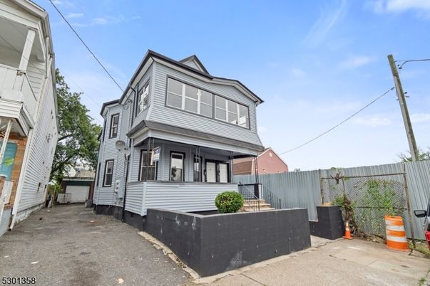 Exterior, Facade, Queen Anne Victorian