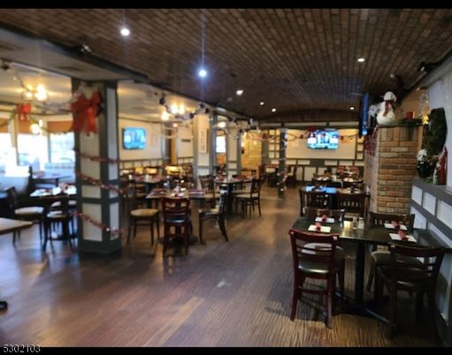 Dining room, Interior, Pendant Lights, Recessed Lighting, Stone Walls, Wood Texture Flooring