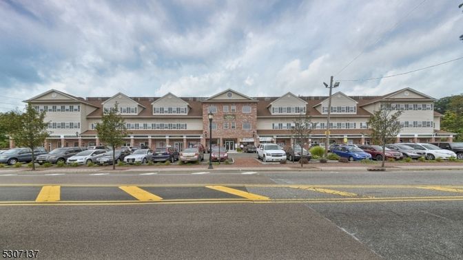 Exterior, Facade, Condo Building