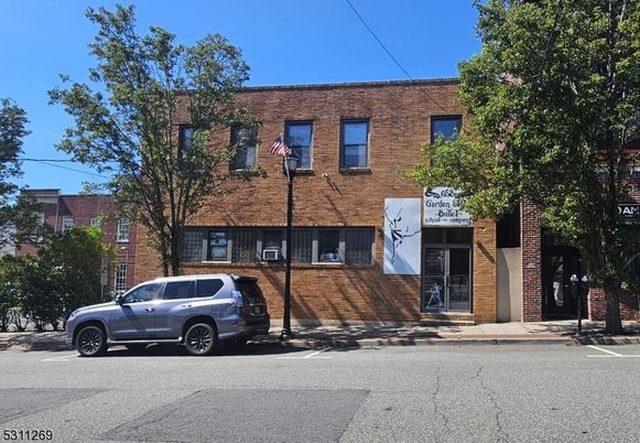 Exterior, Facade, Brick Facade, Rowhouse