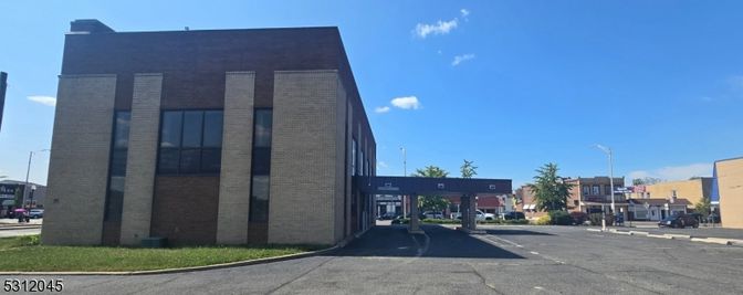 Exterior, Facade, Brick Facade, Highrise