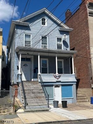 Exterior, Facade, Queen Anne Victorian