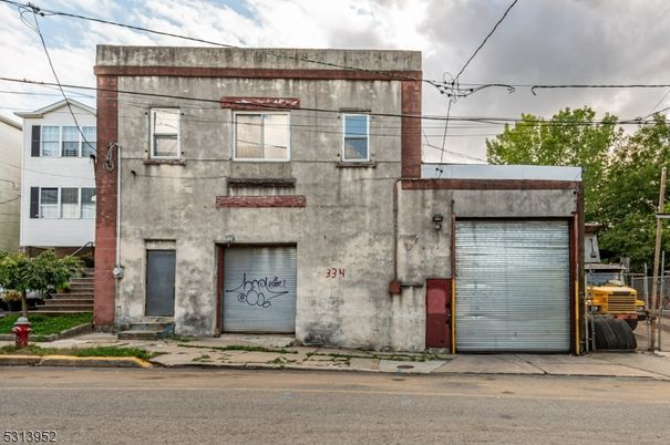 Attached, Exterior, Facade, Rowhouse