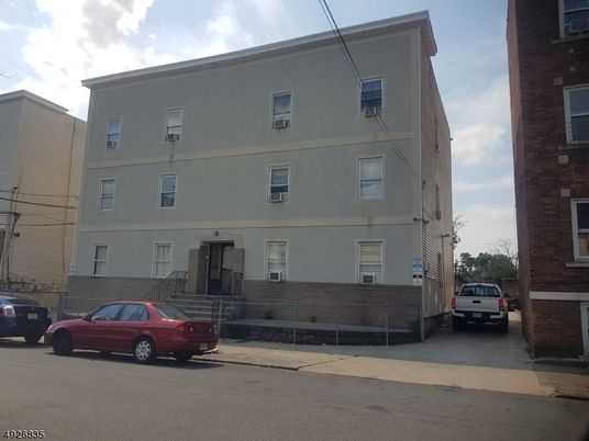 Exterior, Facade, Rowhouse