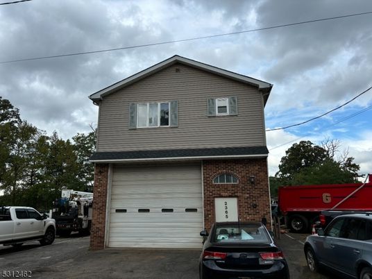 Attached, Exterior, Facade, Brick Facade, American Craftsman