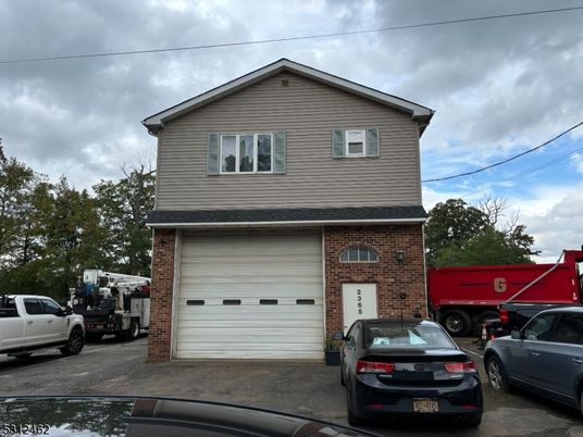 Attached, Exterior, Facade, Brick Facade, American Craftsman