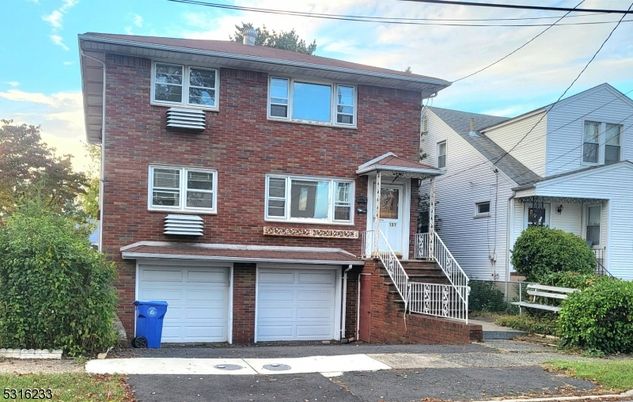 Attached, Exterior, Facade, Brick Facade, Rowhouse