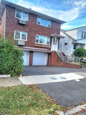Attached, Exterior, Facade, Brick Facade, Rowhouse