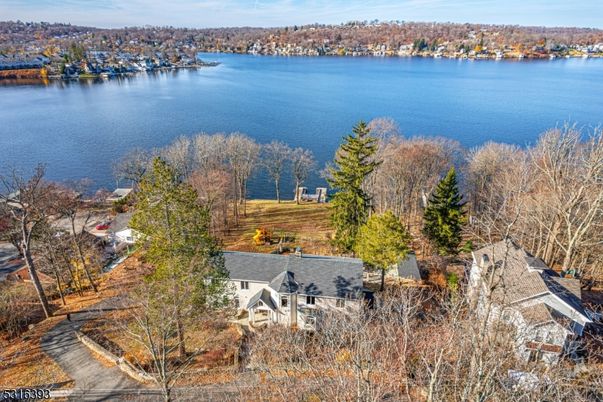 Exterior, Lake