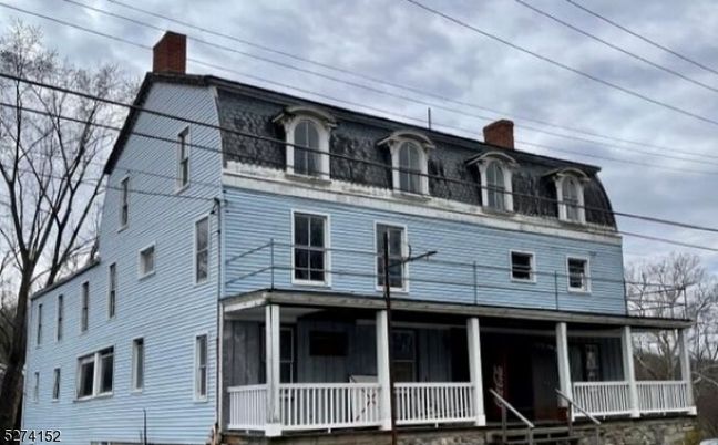 Exterior, Facade, Rowhouse