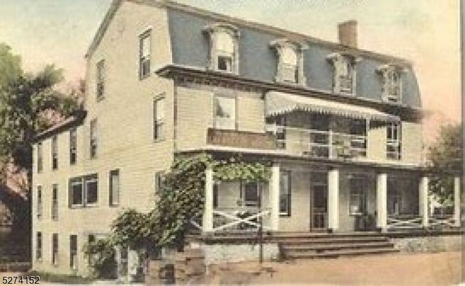 Exterior, Facade, Rowhouse