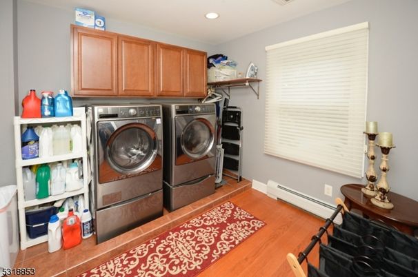 Interior, Recessed Lighting, Washer, Wood Texture Flooring