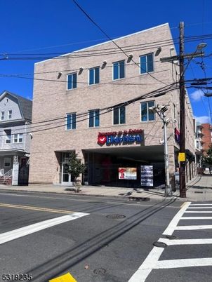 Exterior, Facade, Rowhouse