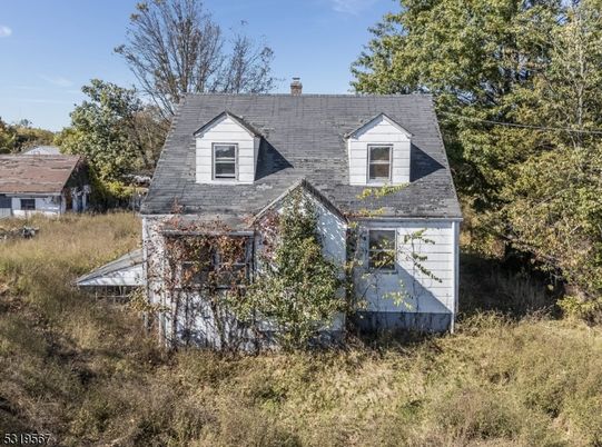 Exterior, Facade, Cape Cod