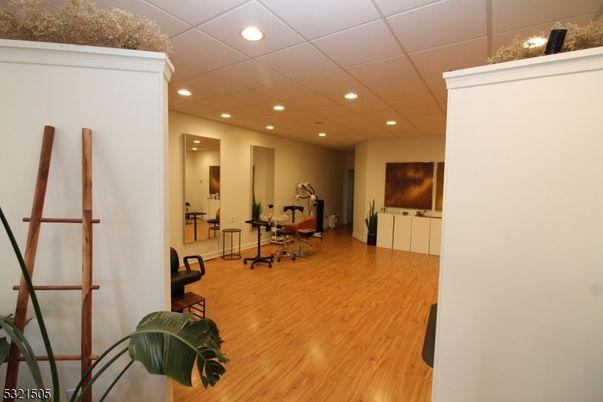 Fitness Equipment, Interior, Recessed Lighting, Wood Texture Flooring