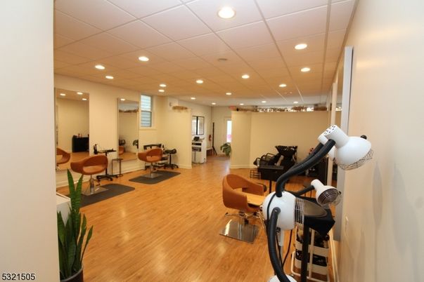 Fitness Equipment, Interior, Recessed Lighting, Wood Texture Flooring