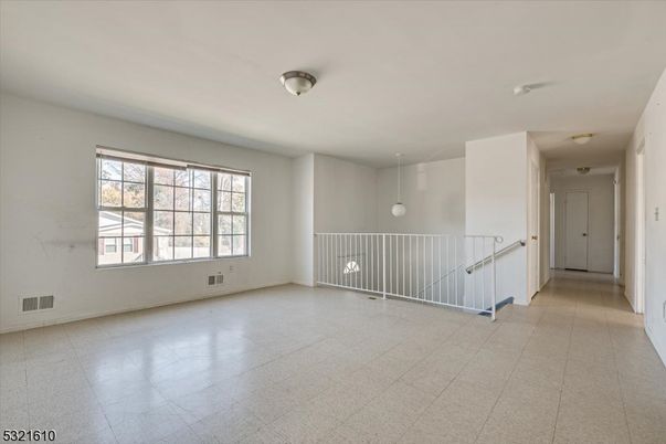 Empty room, Interior, Pendant Lights