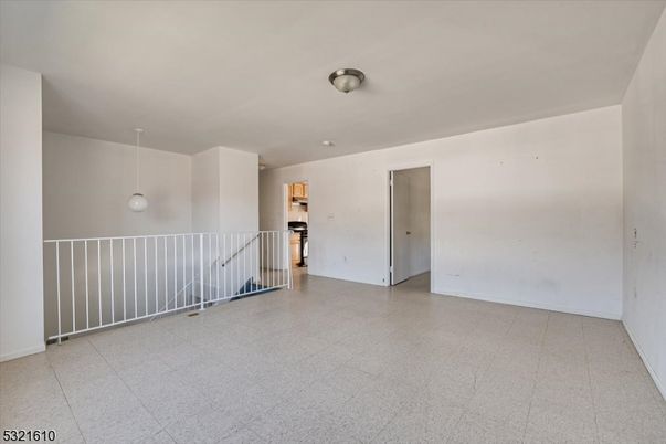 Empty room, Interior, Pendant Lights