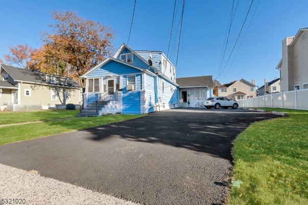 Exterior, Facade, Cape Cod
