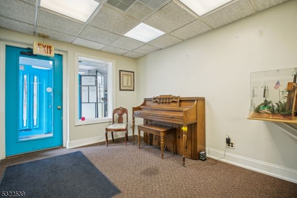 Interior, Piano