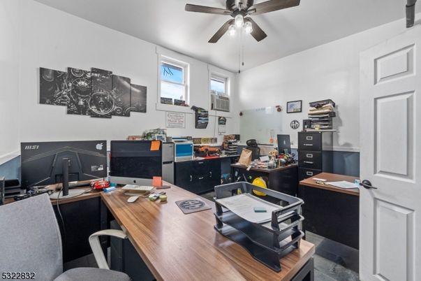 Home Office, Interior